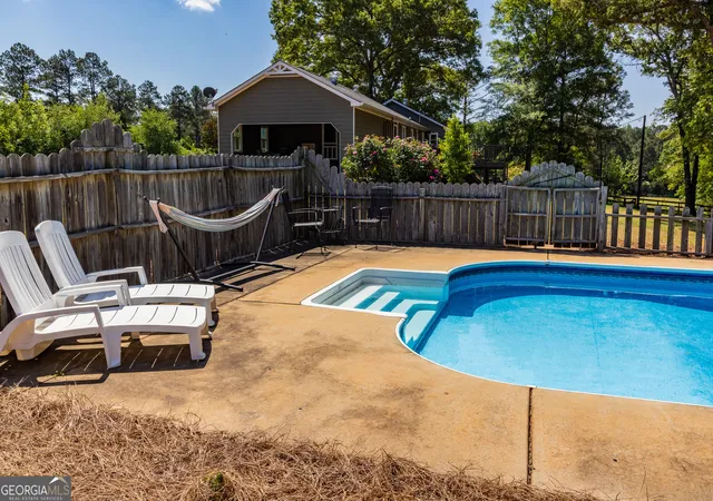 Photo 3 of Sale Pending at 976 Windsweep Farm Rd, Thomaston, GA 30286 | MLS# 10742146 | Listing updated on 2026-09-24