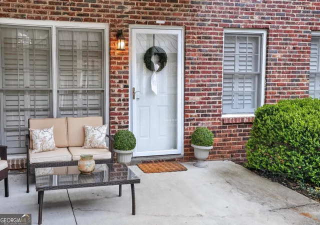 Listing Photo 1 - Condo for sale in building located at 3675 Peachtree Rd Ne, Atlanta, GA 30319 - Unit #19