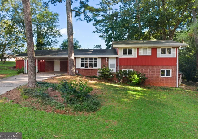 Photo 2 of Single family home for sale at 5686 Skyland Dr, Forest Park, GA 30297 | MLS# 10832227 | Listing updated on 2026-09-08