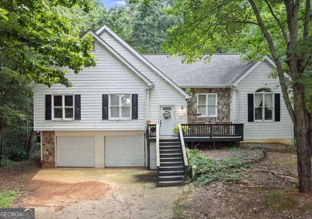 Photo 1 of Single family home for sale at 6055 Rolling Oaks Ln, Cumming, GA 30040 | MLS# 10829431 | Listing updated on 2026-08-31