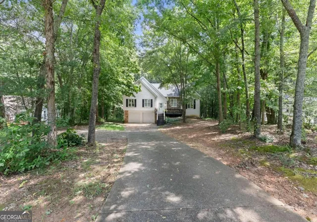 Photo 2 of Single family home for sale at 6055 Rolling Oaks Ln, Cumming, GA 30040 | MLS# 10829431 | Listing updated on 2026-08-31