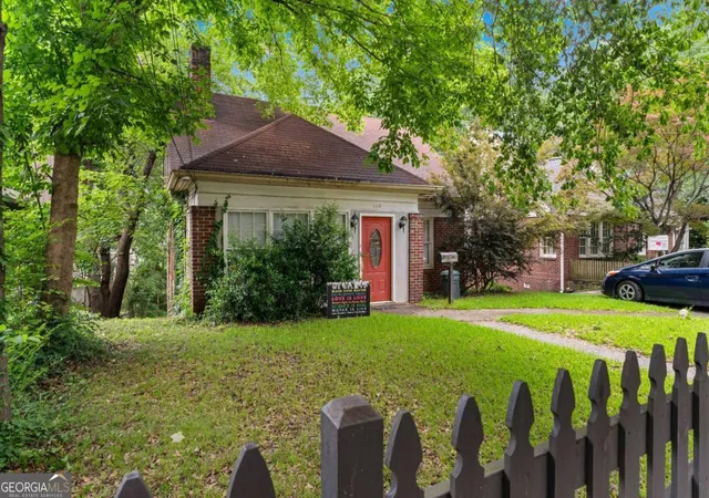 Photo 3 of Sale Pending at 840 Greenwood Ave Ne, Atlanta, GA 30306 | MLS# 10783599 | Listing updated on 2026-09-09