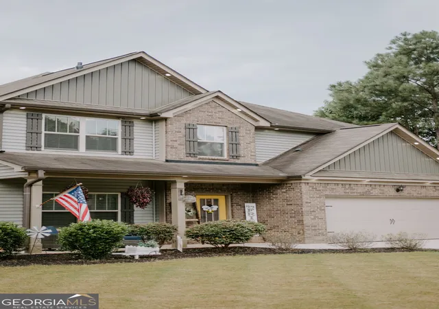 Photo 3 of Single family home for sale at 127 Waterford Dr, Jackson, GA 30233 | MLS# 10802796 | Listing updated on 2026-09-12