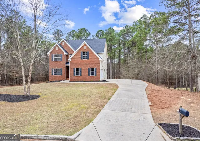 Photo 2 of Sale Pending at 82 Bantry Park Dr, Newnan, GA 30263 | MLS# 10699458 | Listing updated on 2026-03-24