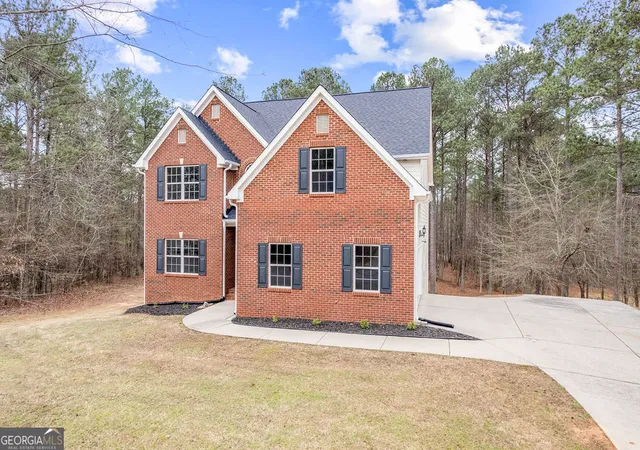 Photo 3 of Sale Pending at 82 Bantry Park Dr, Newnan, GA 30263 | MLS# 10699458 | Listing updated on 2026-03-24