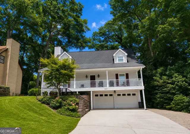 Photo 2 of Single family home for sale at 823 Ridge Ave, Stone Mountain, GA 30083 | MLS# 10819154 | Listing updated on 2026-08-18