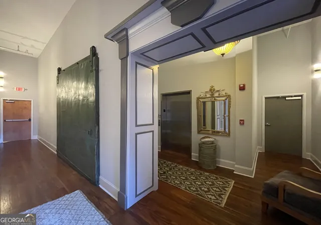 2nd image of 522 Cherry St, Macon, GA 31201