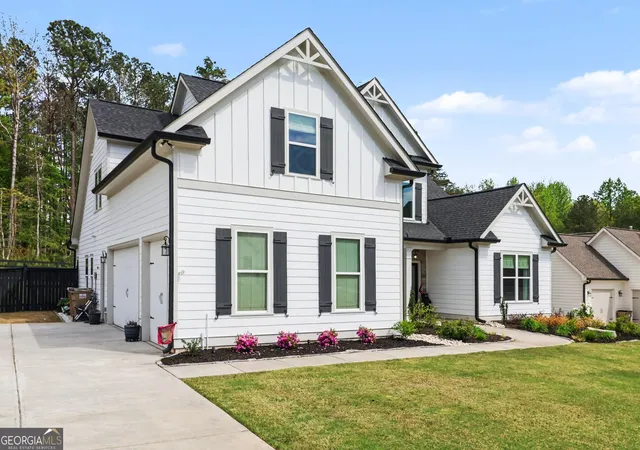 Photo 3 of Single family home for sale at 7750 Scenic Overlook, Cumming, GA 30041 | MLS# 10733869 | Listing updated on 2026-08-09