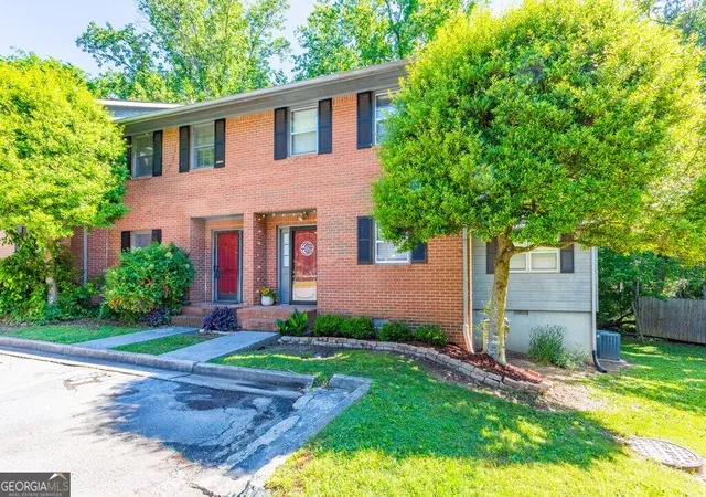 2nd image of 1900 Meadowbrook Cir Nw, Dalton, GA 30720 | MLS# 10830102
