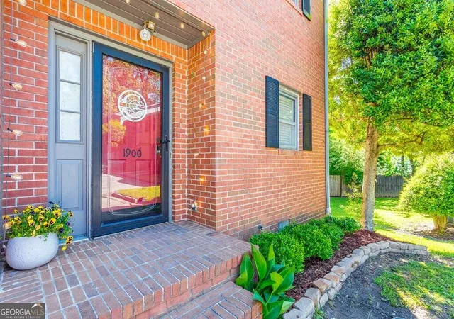 Photo 3 of Townhouse for sale at 1900 Meadowbrook Cir Nw, Dalton, GA 30720 | MLS# 10830102 | Listing updated on 2026-08-23