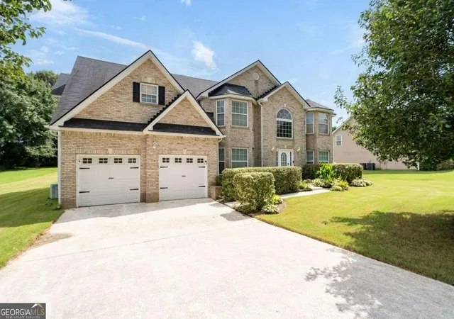 Photo 4 of Single family home for sale at 208 Sheffield Ln, Powder Springs, GA 30127 | MLS# 10807945 | Listing updated on 2026-08-26
