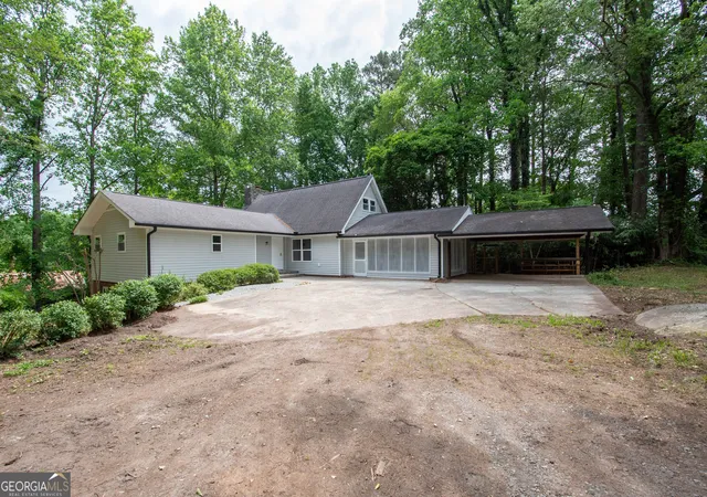 Photo 2 of Single family home for sale at 370 Mcdonough Rd, Fayetteville, GA 30214 | MLS# 10758975 | Listing updated on 2026-05-25