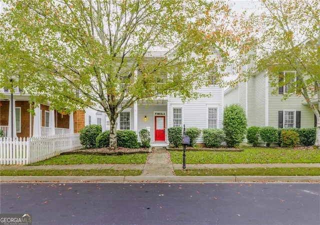 Photo 2 of Sale Pending at 747 Gardenside Cir, Marietta, GA 30067 | MLS# 10635209 | Listing updated on 2025-11-06