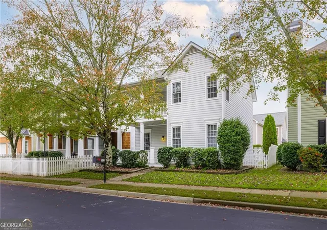 Photo 3 of Sale Pending at 747 Gardenside Cir, Marietta, GA 30067 | MLS# 10635209 | Listing updated on 2025-11-06