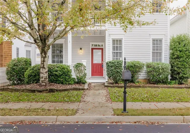 Photo 4 of Sale Pending at 747 Gardenside Cir, Marietta, GA 30067 | MLS# 10635209 | Listing updated on 2025-11-06