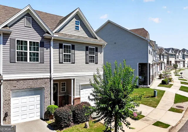 Photo 2 of Townhouse for sale at 4688 Beacon Ridge Ln, Flowery Branch, GA 30542 | MLS# 10821997 | Listing updated on 2026-09-19