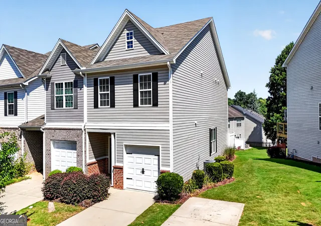 Photo 3 of Townhouse for sale at 4688 Beacon Ridge Ln, Flowery Branch, GA 30542 | MLS# 10821997 | Listing updated on 2026-09-19