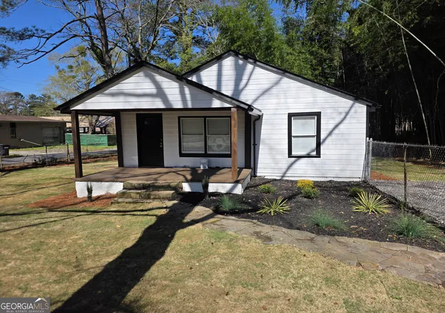 Photo 2 of Single family home for sale at 109 Pharr Ave, Jonesboro, GA 30236 | MLS# 10822626 | Listing updated on 2026-09-24
