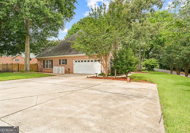 Homes for sale in Warner Robins, GA | 100 Briarmoor Dr, Warner Robins, GA 31088 | MLS# 10793954