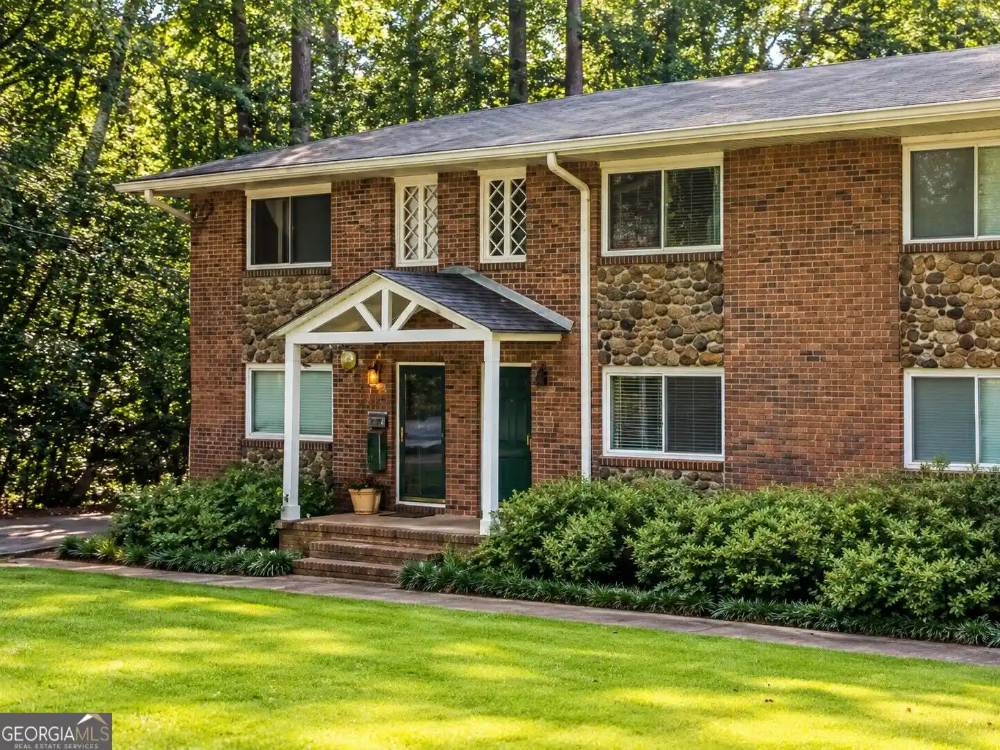 Listing Photo 1 - Condo for sale in 2412 Peachwood Cir NE located at 2412 Peachwood Cir NE, Atlanta, GA 30345 - Unit 2412 Peachwood Cir NE