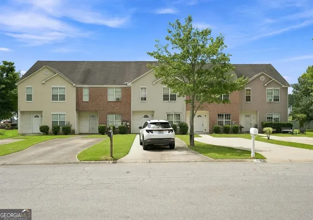 Photo 3 of Single family home for sale at 366 N Beach Ct, Riverdale, GA 30274 | MLS# 10820842 | Listing updated on 2026-08-27