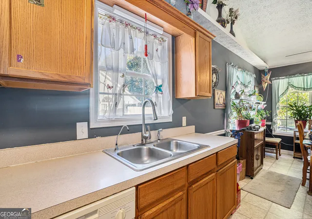 Photo 2 of Sale Pending at 421 Arrowhatchee Dr, Winder, GA 30680 | MLS# 10779930 | Listing updated on 2026-08-18