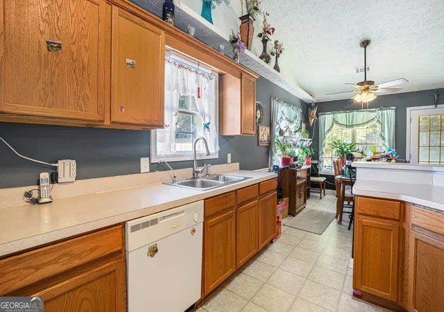 Photo 3 of Sale Pending at 421 Arrowhatchee Dr, Winder, GA 30680 | MLS# 10779930 | Listing updated on 2026-08-18