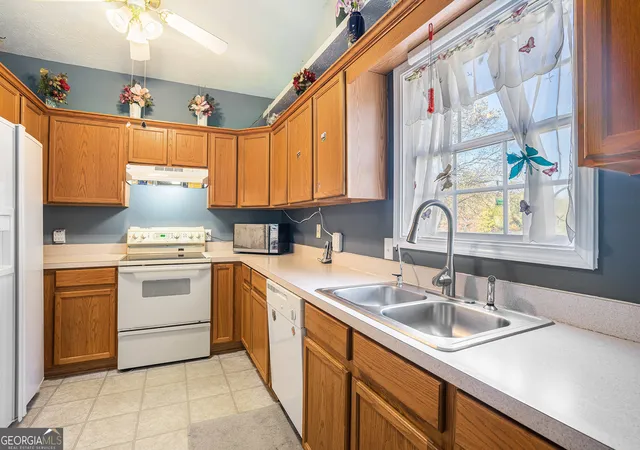 Photo 4 of Sale Pending at 421 Arrowhatchee Dr, Winder, GA 30680 | MLS# 10779930 | Listing updated on 2026-08-18