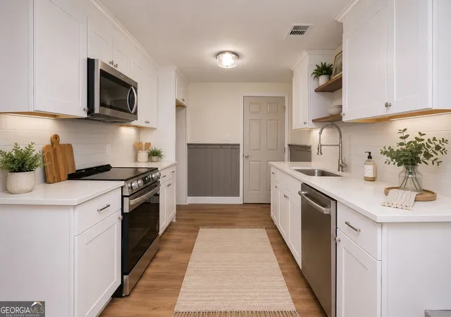 Photo 3 of Sale Pending at 302 Phillips Ave, Port Wentworth, GA 31407 | MLS# 10815625 | Listing updated on 2026-09-11