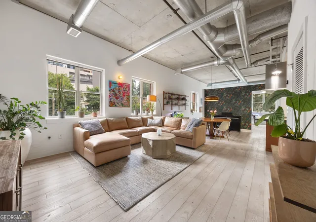 Listing Photo 2 - Condo for sale in building located at 206 11Th St Ne, Atlanta, GA 30309 - Unit #402
