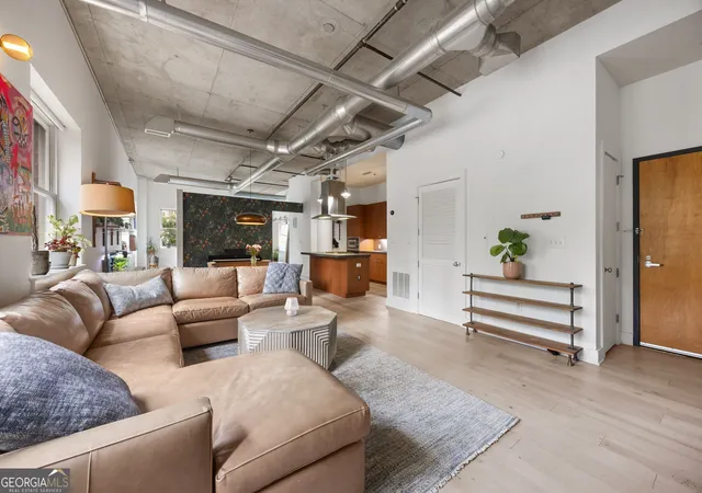Listing Photo 3 - Condo for sale in building located at 206 11Th St Ne, Atlanta, GA 30309 - Unit #402