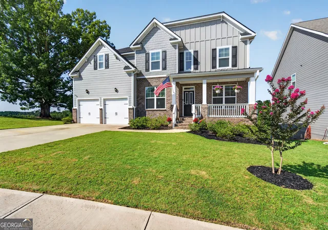 Photo 3 of Sale Pending at 1101 Hawthorne Cir, Madison, GA 30650 | MLS# 10827635 | Listing updated on 2026-09-11