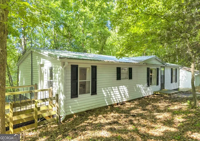 Homes for sale in Martin, GA | 114 Lake Harbor Trl, Martin, GA 30557 | MLS# 10778997