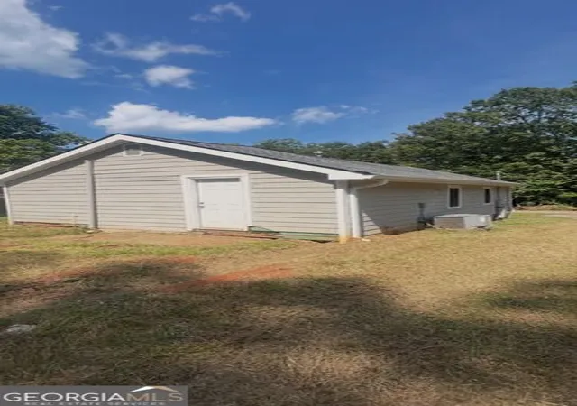 Photo 4 of Single family home for sale at 810 N Warren N, Milledgeville, GA 31061 | MLS# 10833572 | Listing updated on 2026-10-02