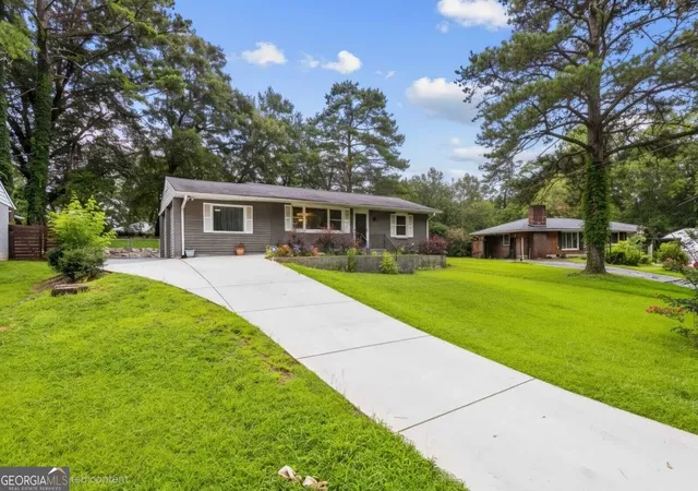 Photo 2 of Single family home for sale at 1977 Wee Kirk Rd Se, Atlanta, GA 30316 | MLS# 10823831 | Listing updated on 2026-09-07
