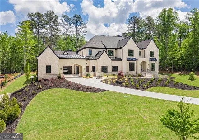 Photo 3 of Sale Pending at 292 Traditions Dr, Alpharetta, GA 30004 | MLS# 10738377 | Listing updated on 2026-08-02