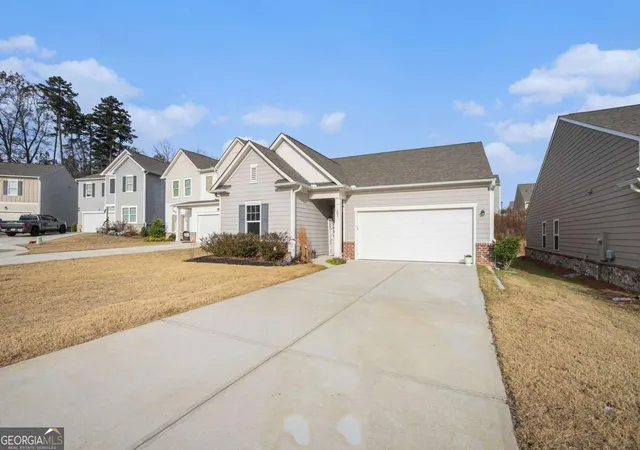 Photo 3 of Single family home for sale at 101 Carnaby St, Winder, GA 30680 | MLS# 10656877 | Listing updated on 2026-10-08