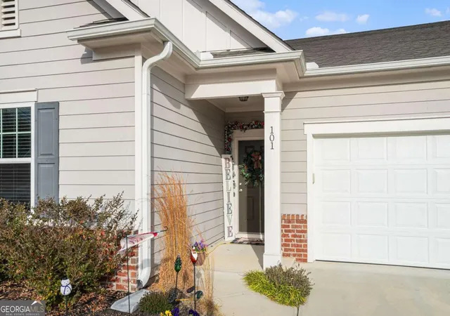 Photo 3 of Single family home for sale at 101 Carnaby St, Winder, GA 30680 | MLS# 10656877 | Listing updated on 2026-10-08