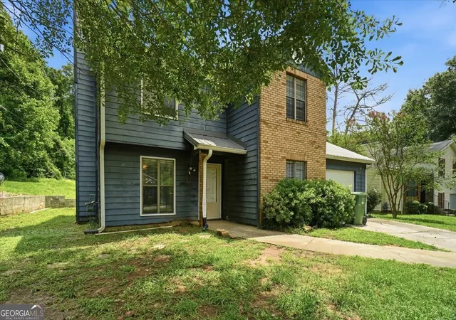 Photo 2 of Single family home for sale at 194 Brownlee Rd Sw, Atlanta, GA 30331 | MLS# 10796734 | Listing updated on 2026-10-10