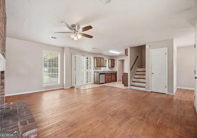 Photo 4 of Single family home for sale at 194 Brownlee Rd Sw, Atlanta, GA 30331 | MLS# 10796734 | Listing updated on 2026-10-10