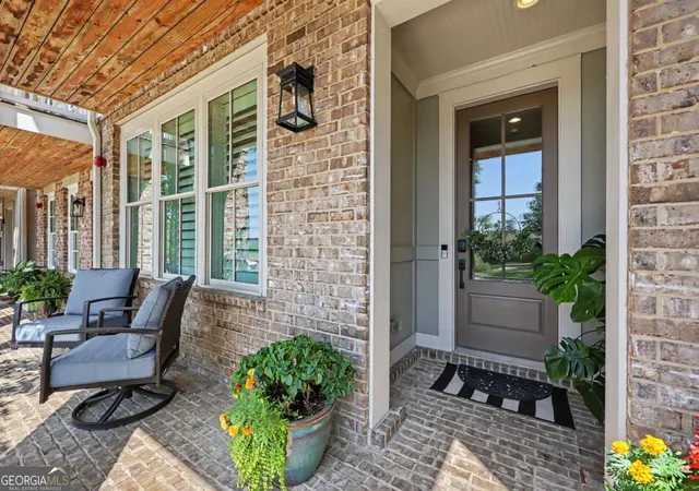Photo 3 of Townhouse for sale at 965 S On Main Dr, Woodstock, GA 30188 | MLS# 10829111 | Listing updated on 2026-09-04