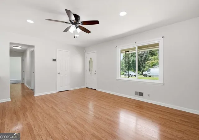 Photo 3 of Sale Pending at 110 Pointview Ct, Tyrone, GA 30290 | MLS# 10804014 | Listing updated on 2026-09-02