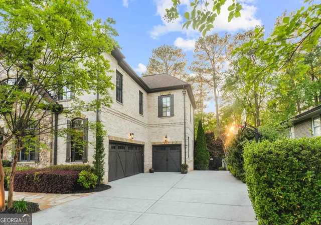 Photo 3 of Mansion for sale at 1686 Montcliff Ct, Decatur, GA 30033 | MLS# 10830101 | Listing updated on 2026-09-03