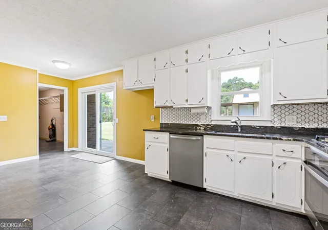 4th image of 2140 Rockdale Dr Nw, Conyers, GA 30012 | MLS# 10817573