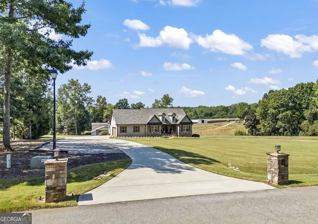 Photo 1 of Single family home for sale at 300 Stone Crk Dr, Hull, GA 30646 | MLS# 10849810 | Listing updated on 2026-10-26