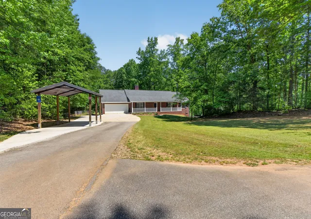 Photo 3 of Single family home for sale at 1697 Millers Mill Rd, Stockbridge, GA 30281 | MLS# 10824273 | Listing updated on 2026-08-26