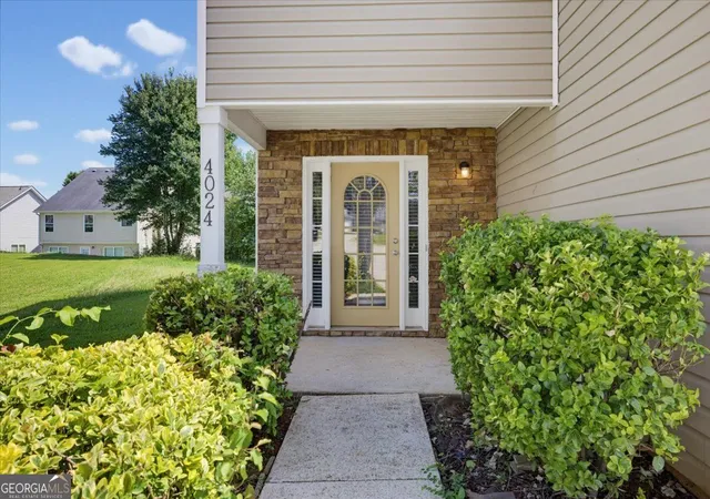Photo 2 of Single family home for sale at 4024 Shaded Oasis Ln, Villa Rica, GA 30180 | MLS# 10828691 | Listing updated on 2026-09-12