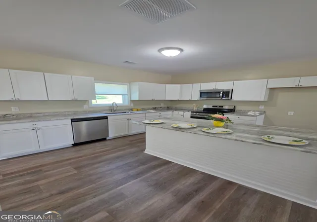 Photo 3 of Sale Pending at 165 Charlotte Dr, Statham, GA 30666 | MLS# 10831790 | Listing updated on 2026-10-20