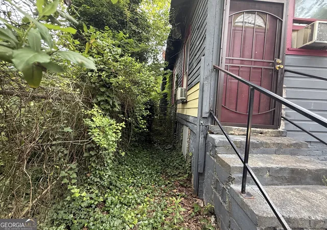 Photo 11 of Single family home for sale at 1635 Ralph David Abernathy Blvd Sw, Atlanta, GA 30310 | MLS# 10787958 | Listing updated on 2026-07-01