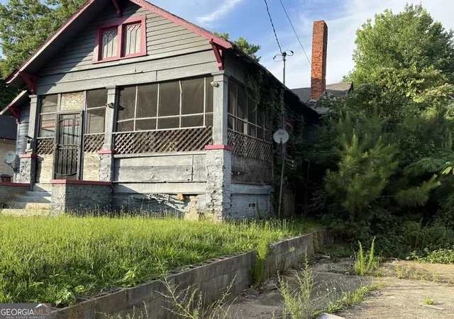 Photo 3 of Single family home for sale at 1635 Ralph David Abernathy Blvd SW, Atlanta, GA 30310 | MLS# 10787958 | Listing updated on 2026-07-01